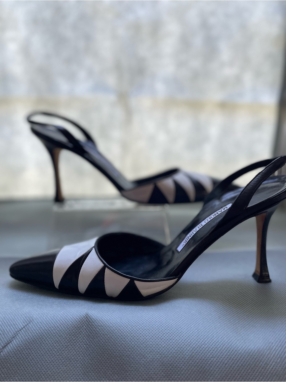Manolo Blahnik Black/White Colorblock Leather Pointed Toe Slingback Heels 38.5/8